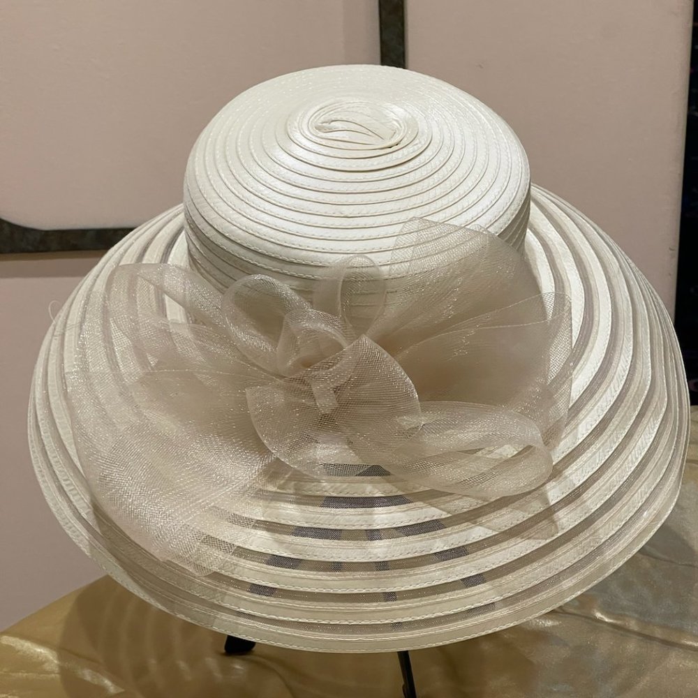 H51- Vintage Vanilla Hat with Bow